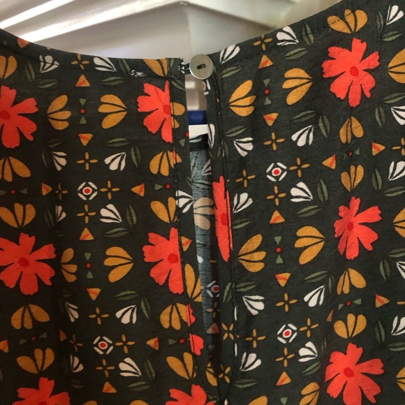 Michelle McDowell xl top in beautiful fall colors - Picture 2 of 6